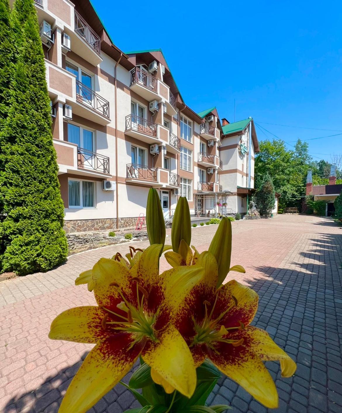 Lileya Hotel Polyana  Esterno foto